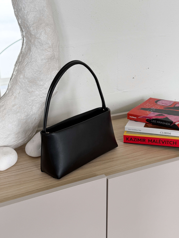 Мінімалістичний клатч-багет ДЖУДІ чорний LEMAN LM4874-1